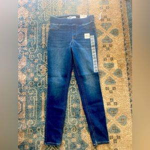 Old Navy Rockstar Super Skinny Jeggings. Mid Rise. Size 6